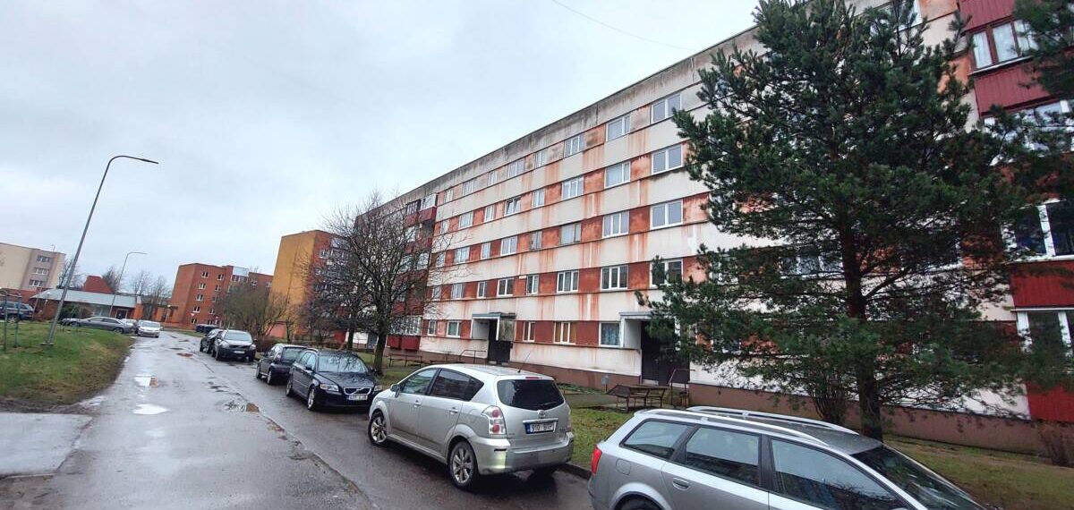 В центре микрорайона продается 2-х комнатная квартира, по адресу Viru pst 23, Sillamäe linn