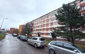 В центре микрорайона продается 2-х комнатная квартира, по адресу Viru pst 23, Sillamäe linn