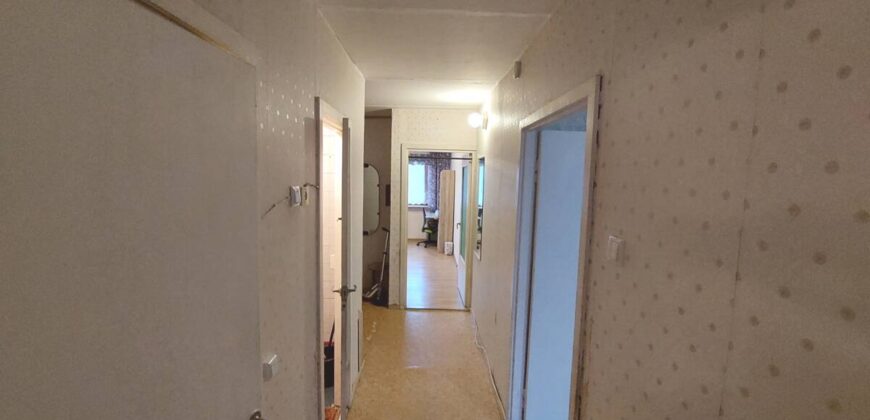 В центре микрорайона продается 2-х комнатная квартира, по адресу Viru pst 23, Sillamäe linn