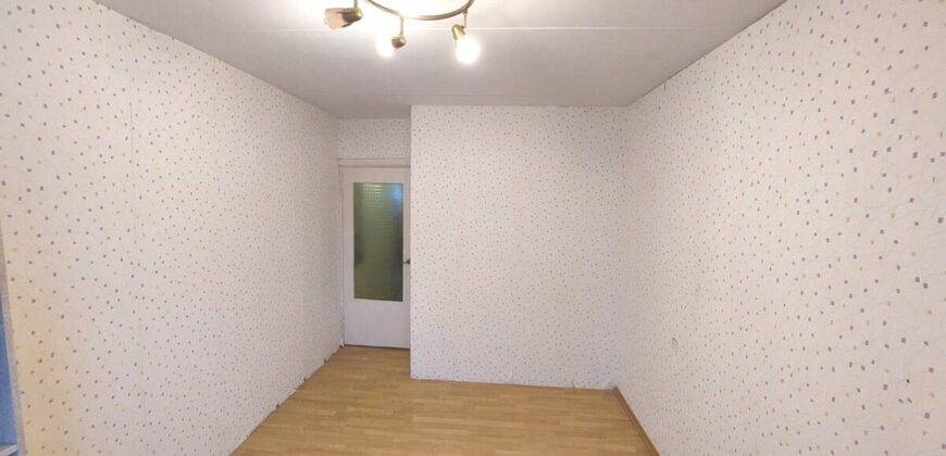 В центре микрорайона продается 2-х комнатная квартира, по адресу Viru pst 23, Sillamäe linn