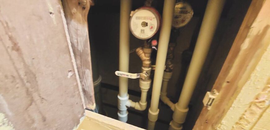 В центре микрорайона продается 2-х комнатная квартира, по адресу Viru pst 23, Sillamäe linn