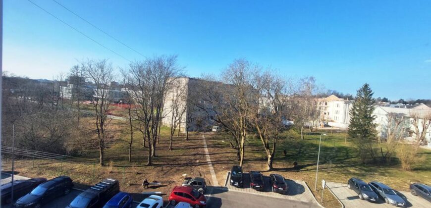 Продается 2-комнатная квартира, по адресу Roheline tn 4, Sillamäe linn