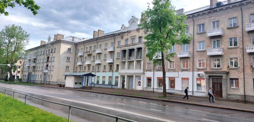 Продаётся просторная и светлая 3-х комнатная квартира сталинском доме в одном из исторических районов Нарвы — Кренгольме, по адресу Joala tn 11, Narva linn