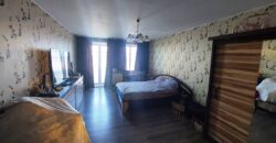 Продаётся просторная и светлая 3-х комнатная квартира сталинском доме в одном из исторических районов Нарвы — Кренгольме, по адресу Joala tn 11, Narva linn