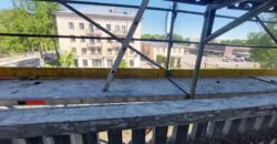 Продаётся просторная и светлая 3-х комнатная квартира сталинском доме в одном из исторических районов Нарвы — Кренгольме, по адресу Joala tn 11, Narva linn