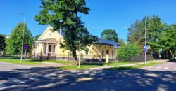 Продается уютное двухэтажное здание сталинской архитектуры с большим земельным участком по адресу Kajaka tn 26, Sillamäe linn