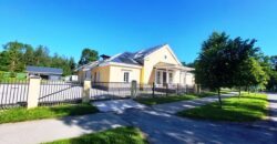 Продается уютное двухэтажное здание сталинской архитектуры с большим земельным участком по адресу Kajaka tn 26, Sillamäe linn