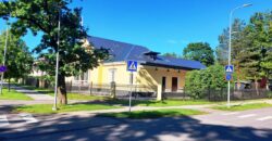 Продается уютное двухэтажное здание сталинской архитектуры с большим земельным участком по адресу Kajaka tn 26, Sillamäe linn