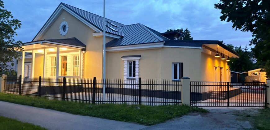Продается уютное двухэтажное здание сталинской архитектуры с большим земельным участком по адресу Kajaka tn 26, Sillamäe linn