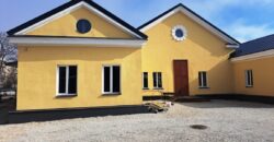 Продается уютное двухэтажное здание сталинской архитектуры с большим земельным участком по адресу Kajaka tn 26, Sillamäe linn